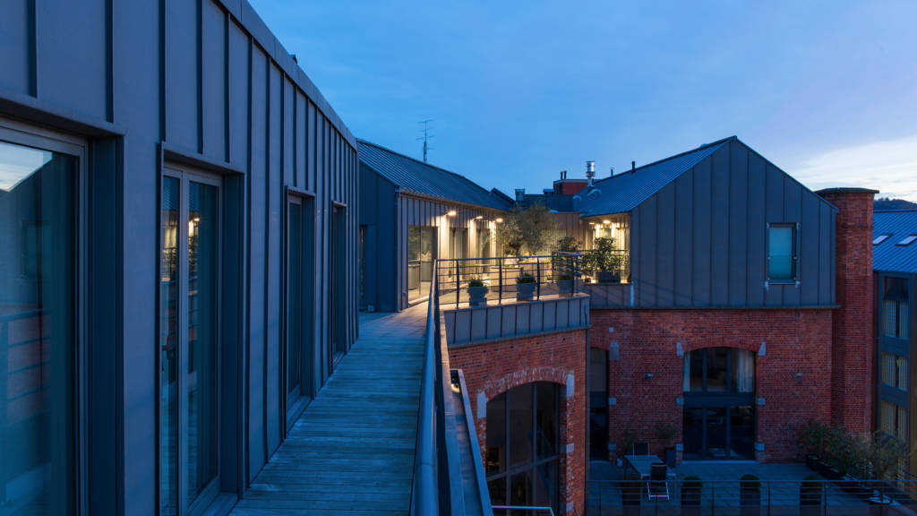 Nightview of the terraces featuring the rooftop apartments